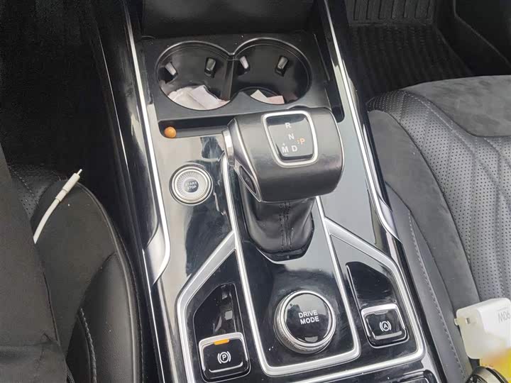 Фото 7 - Hongqi HS5