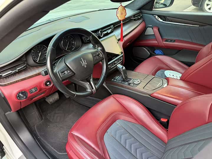 Фото 2 - Maserati Quattroporte