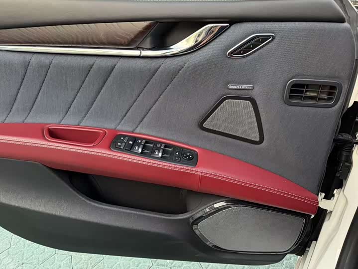 Фото 3 - Maserati Quattroporte