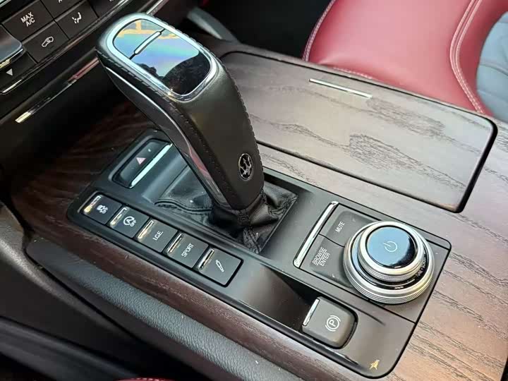 Фото 4 - Maserati Quattroporte