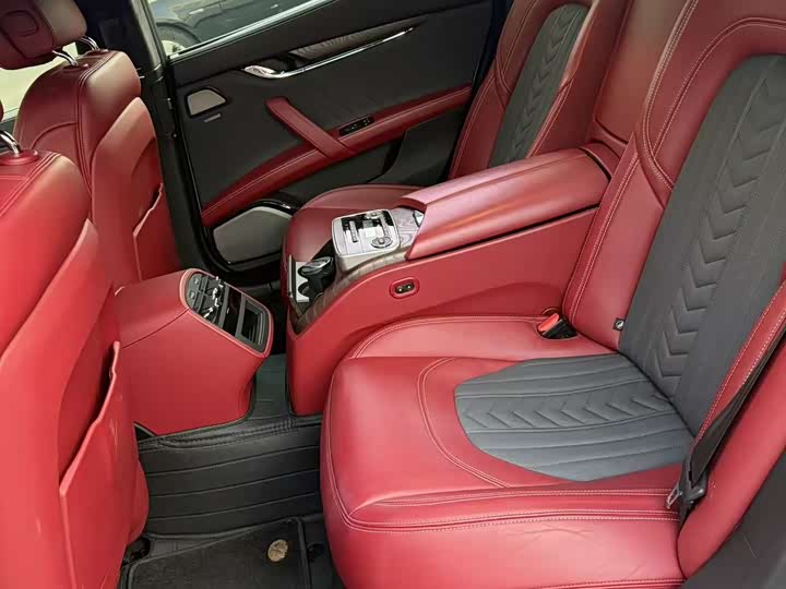 Фото 5 - Maserati Quattroporte