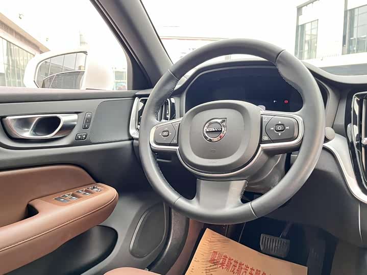Фото 8 - Volvo S60