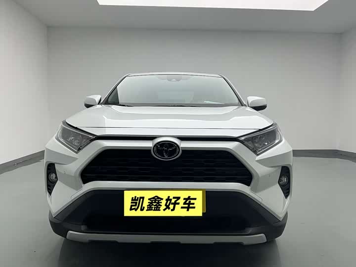 Фото 2 - Toyota RAV4