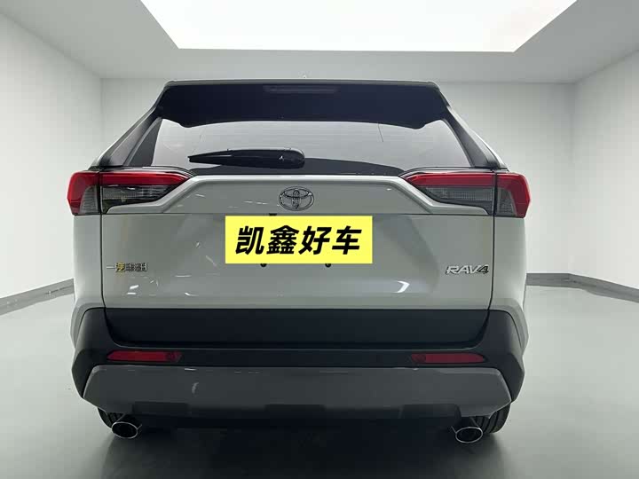 Фото 4 - Toyota RAV4