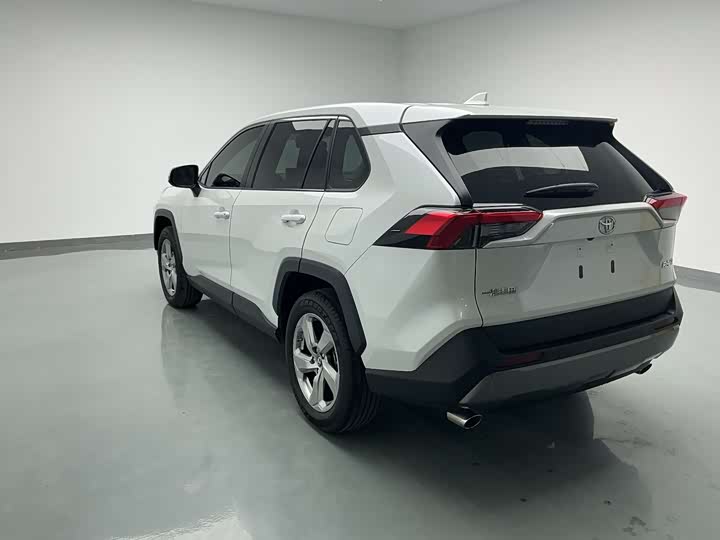 Фото 5 - Toyota RAV4