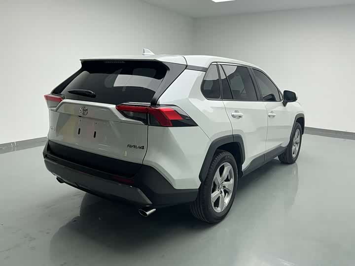 Фото 6 - Toyota RAV4