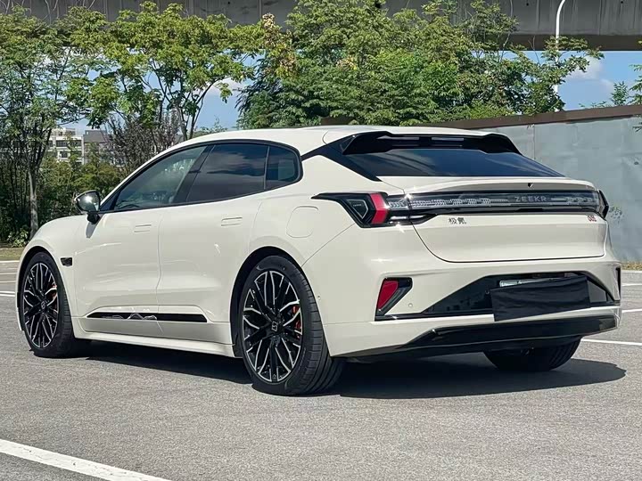 Фото 4 - Zeekr 001