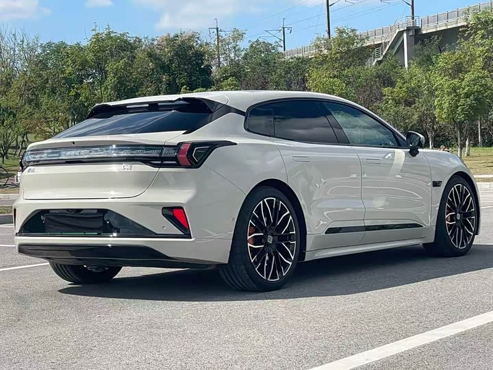 Фото 5 - Zeekr 001