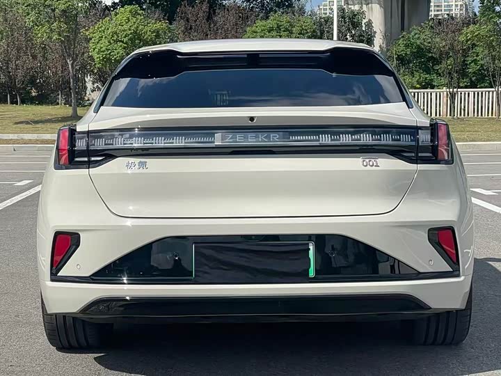 Фото 6 - Zeekr 001