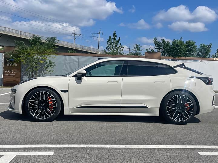 Фото 8 - Zeekr 001