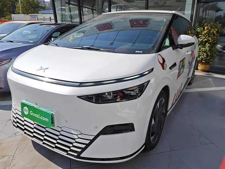 Фото 2 - XPeng X9