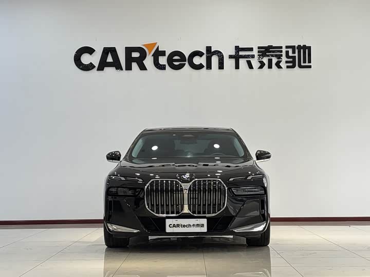 Фото 2 - BMW 7 Series