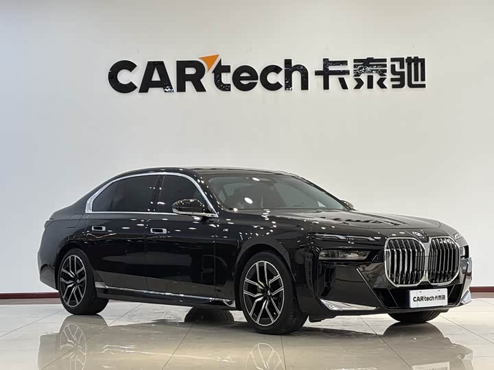 Фото 3 - BMW 7 Series