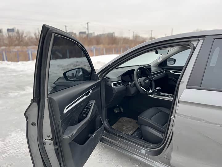 Фото 6 - Geely Emgrand