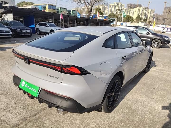 Фото 7 - Changan UNI-V Hybrid