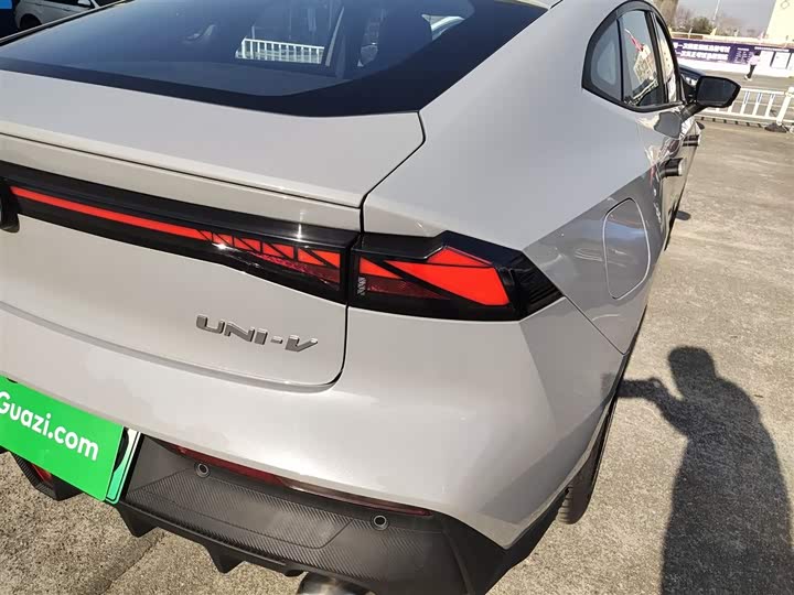 Фото 8 - Changan UNI-V Hybrid