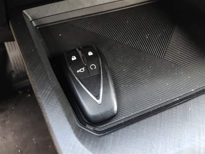 Фото 9 - Changan UNI-V Hybrid