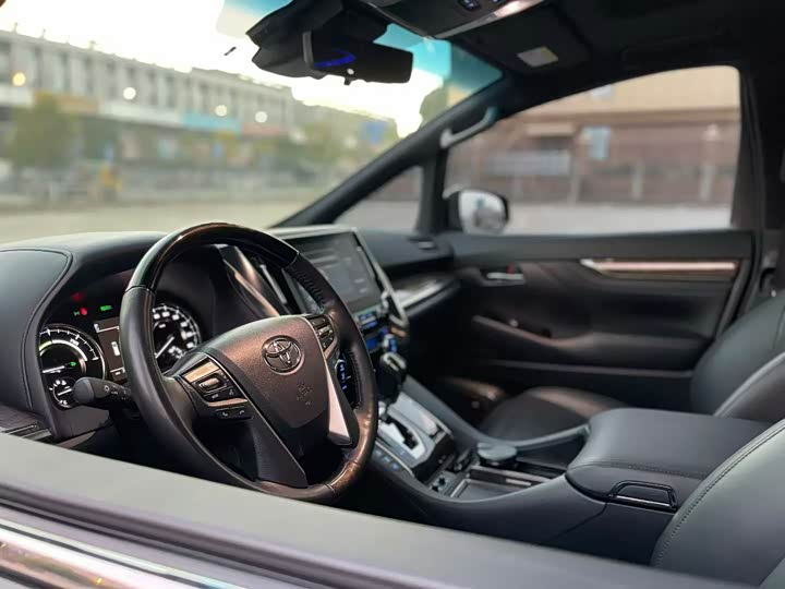 Фото 4 - Toyota Vellfire