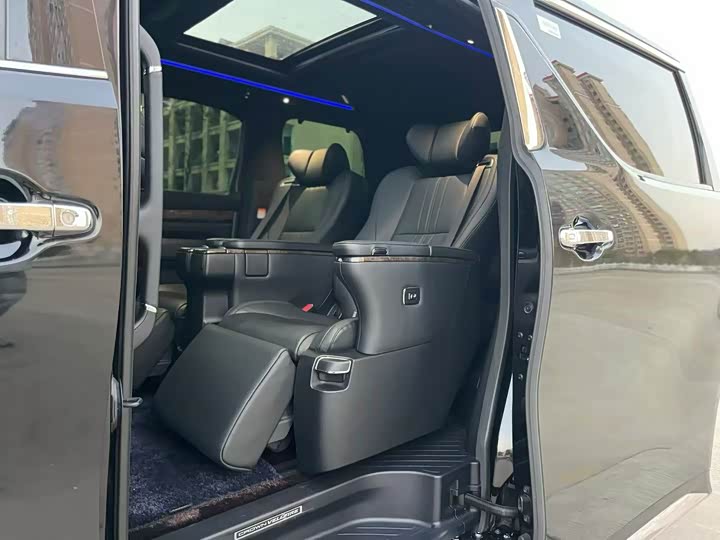 Фото 6 - Toyota Vellfire