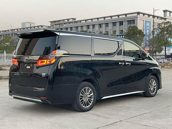 Фото 7 - Toyota Vellfire