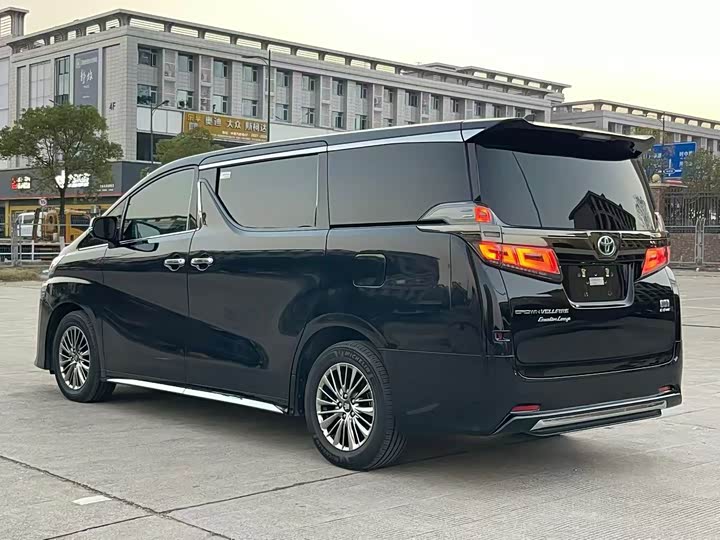 Фото 9 - Toyota Vellfire