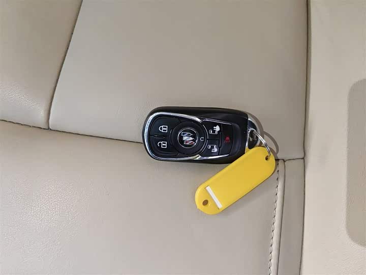 Фото 9 - Buick GL8 ES