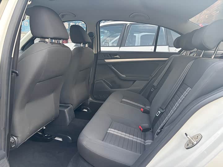 Фото 7 - Volkswagen Lavida