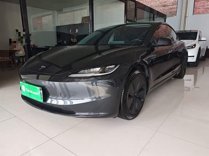 Фото 1 - Tesla Model 3