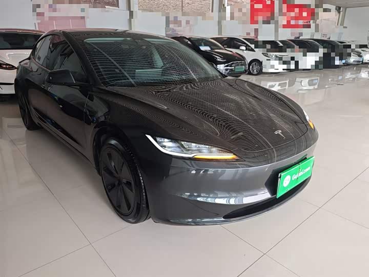 Фото 4 - Tesla Model 3