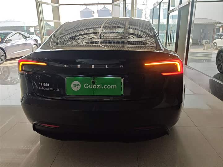 Фото 6 - Tesla Model 3