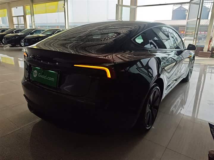 Фото 7 - Tesla Model 3