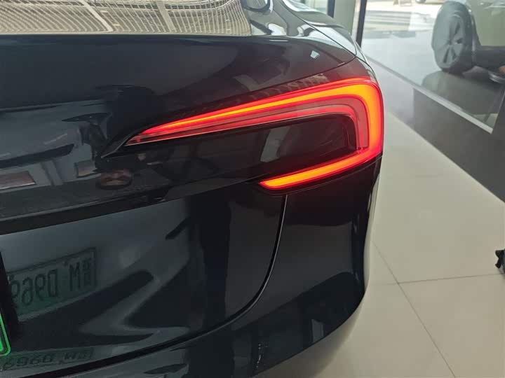 Фото 8 - Tesla Model 3