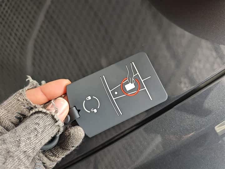 Фото 9 - Tesla Model 3