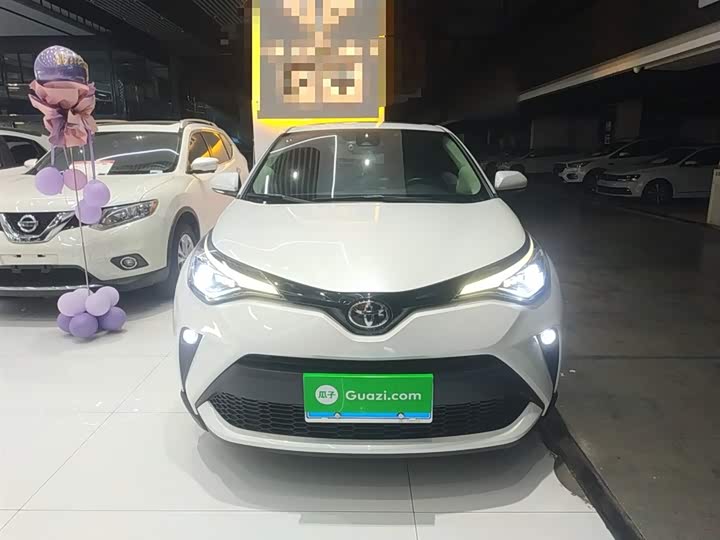 Фото 3 - Toyota C-HR