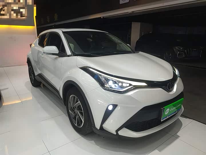 Фото 4 - Toyota C-HR