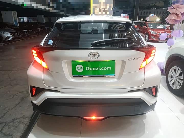 Фото 6 - Toyota C-HR