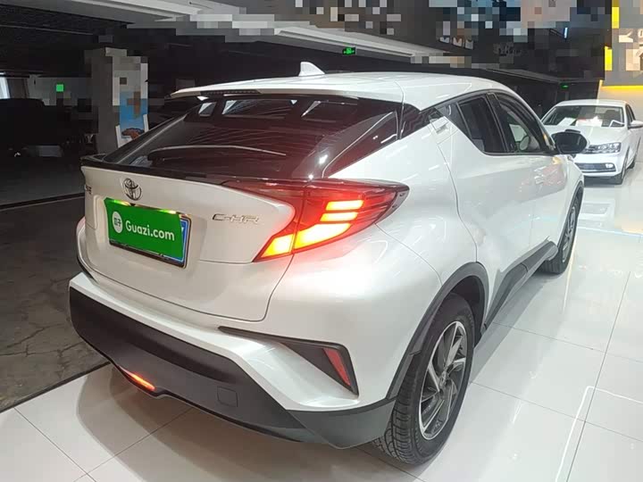 Фото 7 - Toyota C-HR