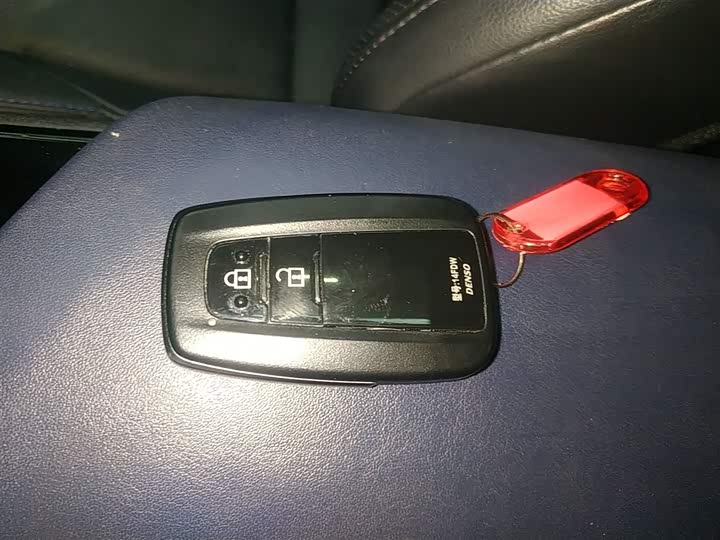 Фото 9 - Toyota C-HR