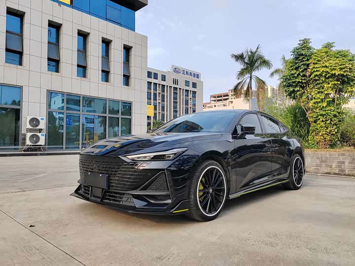 Фото 1 - Changan UNI-V