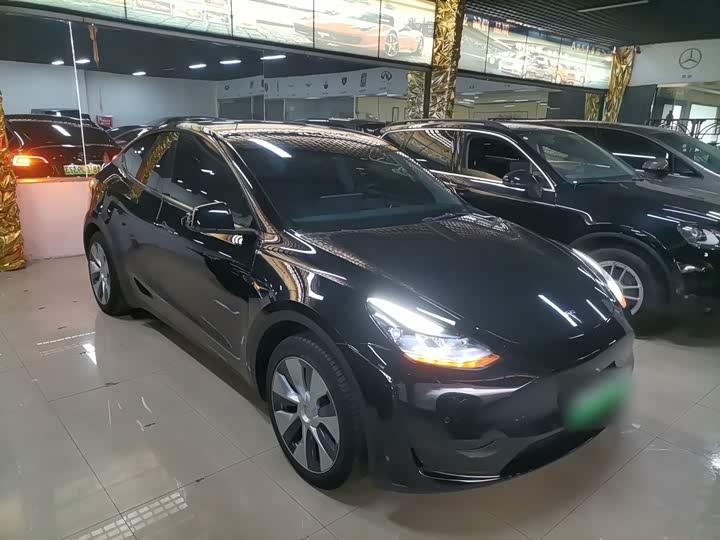 Фото 4 - Tesla Model Y