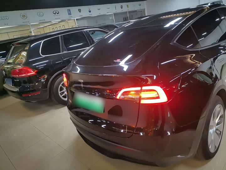 Фото 6 - Tesla Model Y