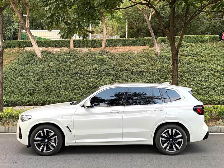 Фото 3 - BMW iX3