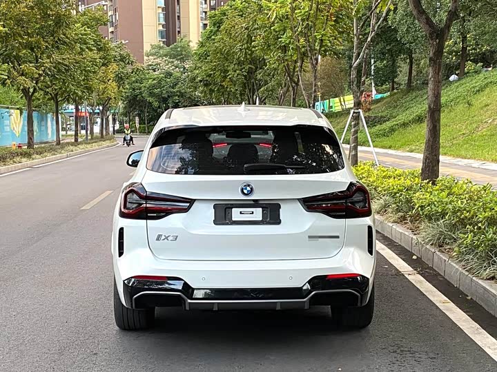 Фото 8 - BMW iX3