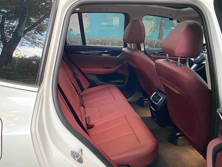 Фото 9 - BMW iX3