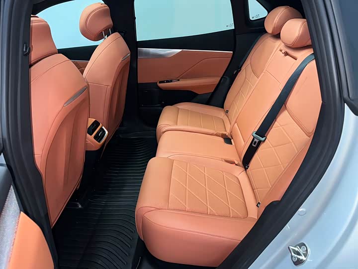 Фото 8 - Changan Deepal S05