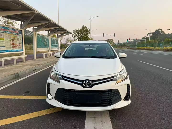 Фото 2 - Toyota Vios