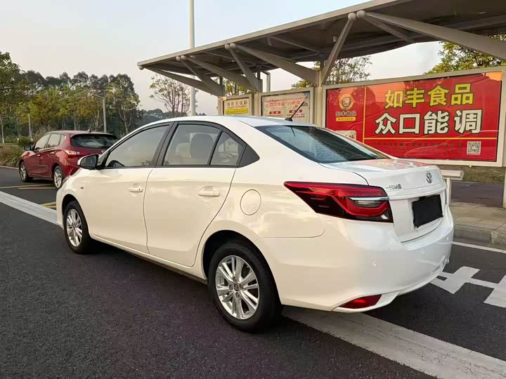 Фото 4 - Toyota Vios