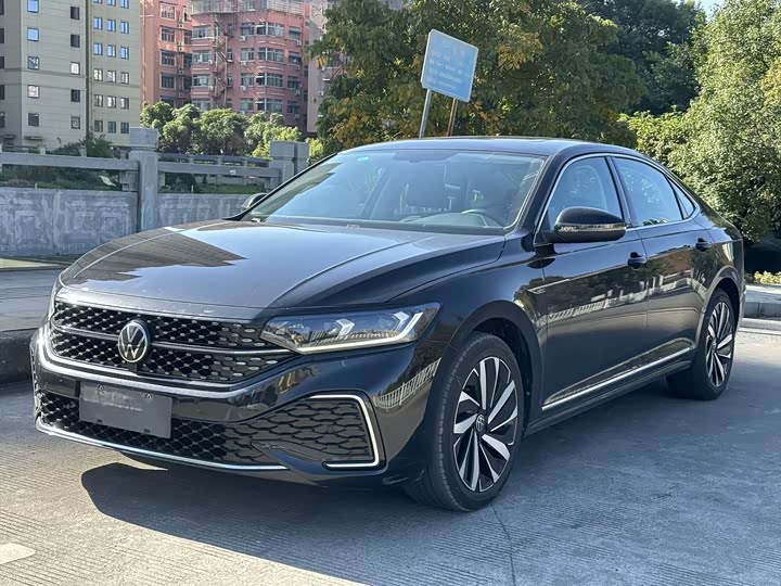 Фото 1 - Volkswagen Passat