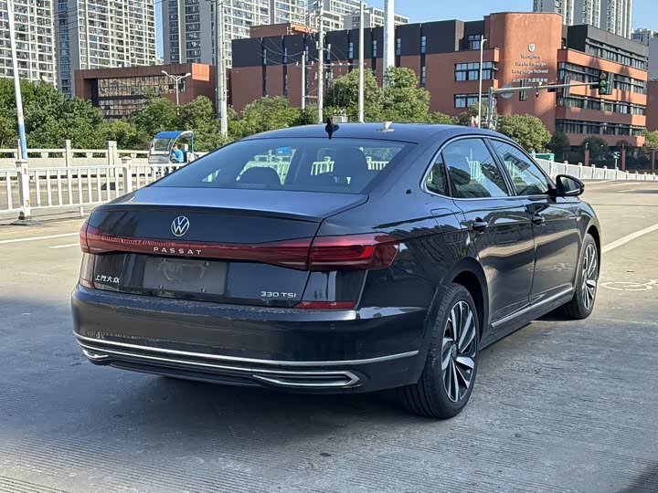 Фото 7 - Volkswagen Passat