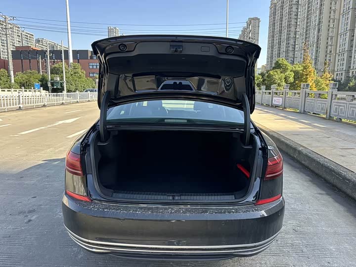 Фото 8 - Volkswagen Passat